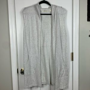 Cyrus heather grey open front, sleeveless hooded cardigan size Lg. Pockets